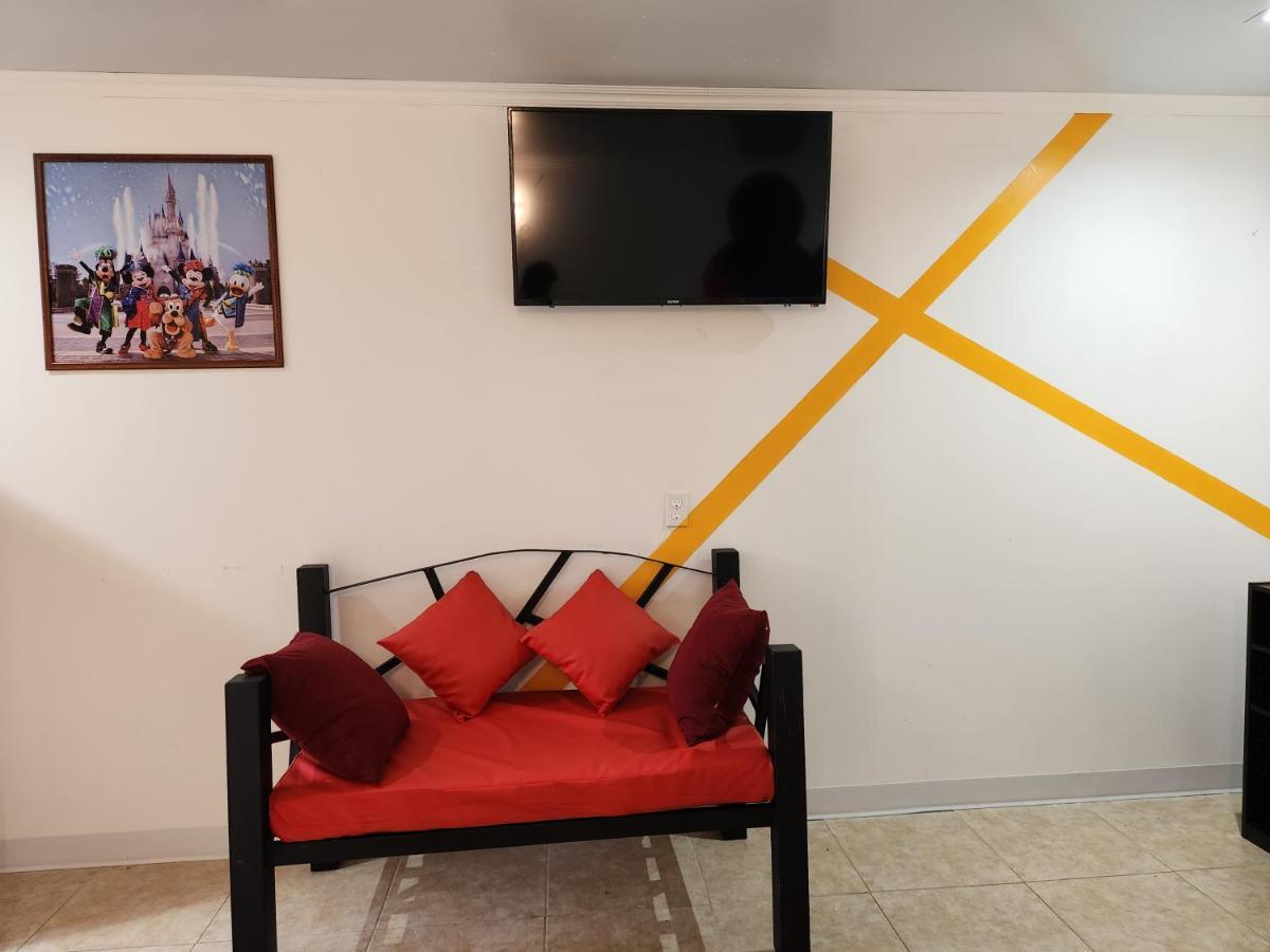 Wally World Inn Комаягуа Экстерьер фото